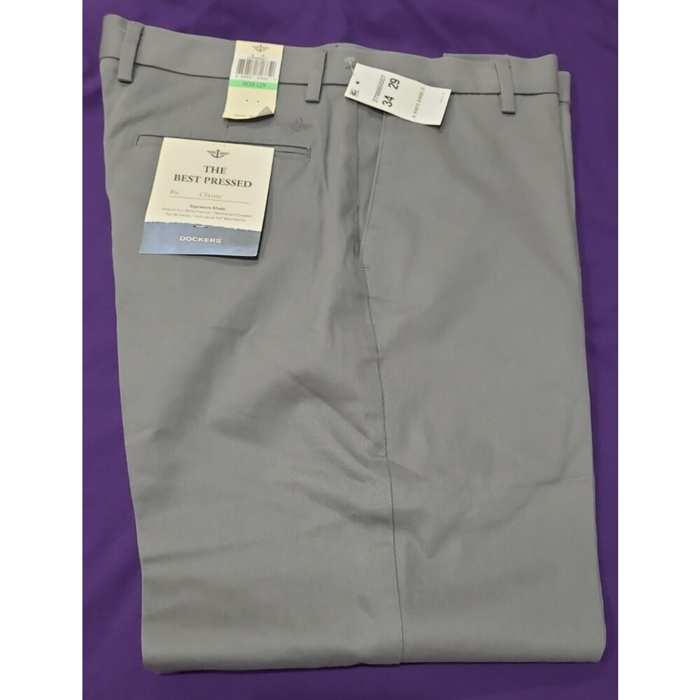 Men’s new with tags DOCKERS THE BEST PRESSED Classic fit Signature Khaki 34 X 29